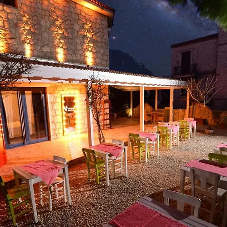 Kekik Alacati Mayko Hotell 2*